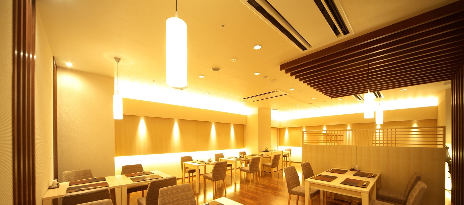 cafe_chairs_tables_lighting_room_39239_1920x1080
